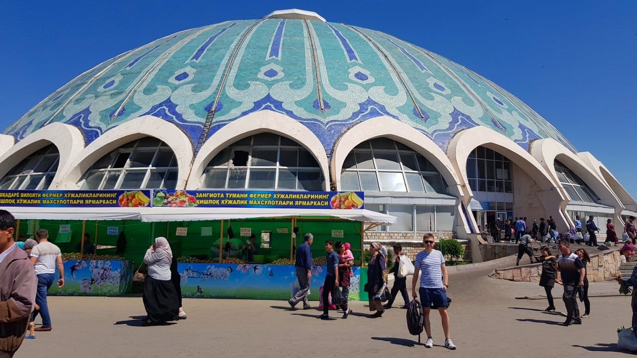Chorsu Bazaar: assapora, contratta ed esplora sotto la cupola blu di Tashkent.
